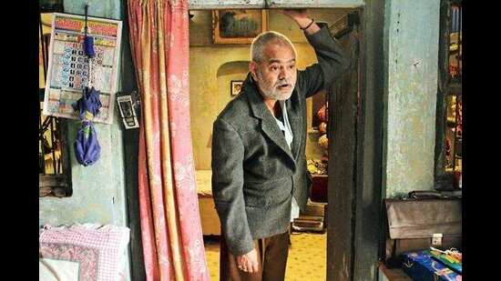 Sanjay Mishra in a scene from Aakhon Dekhi. (Film still) Sanjay Mishra in a scene from Aakhon Dekhi. (Film still)