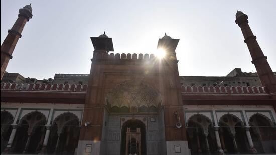 The plea also sought action against officials of the Delhi Waqf Board, under whose guidance and supervision the Fatehpuri Mosque operates, for allegedly allowing the unauthorised construction of shops. (HT Archive)