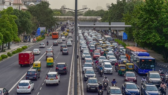 New Delhi: Traffic during evening rush-hour on a road.(PTI Photo / Manvender Vashist)