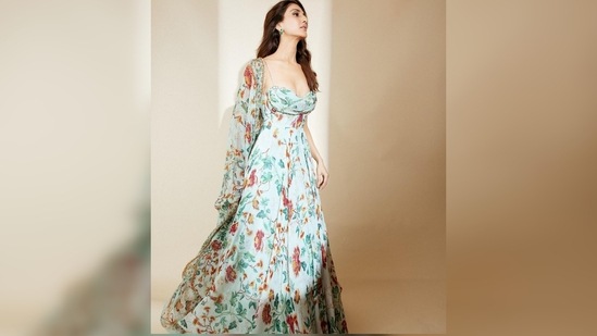 Vaani Kapoor picked her outfit from the shelves of designer Mahima Mahajan's collection. For makeup, she went for the soft glam look.(Instagram/@_vaanikapoor_)