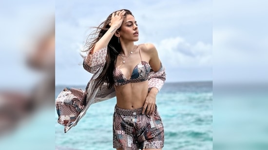 Alaya F is a big-time fitness enthusiast and these pictures of the actor flaunting her abs in the Maldives are proof. Fascinated by her abs, Rakul Preet dropped a comment and wrote, "What are those abs."(Instagram/@alayaf)