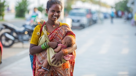 With few options for maternity-friendly saris, this mother wants to change  the market