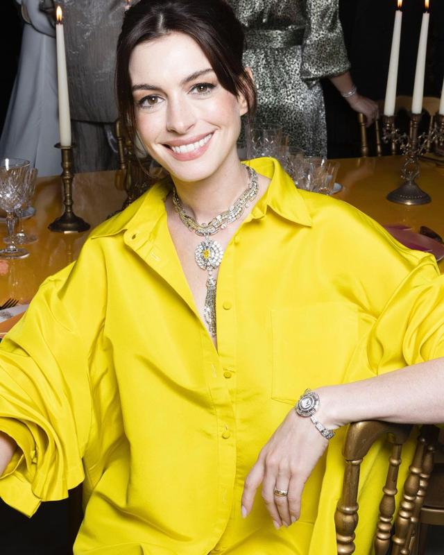 When opting for head-to-toe yellow, keep the accessories sleek and elegant like Anne Hathaway. When it comes to makeup, less is more. (Instagram/annehathaway) When opting for head-to-toe yellow, keep the accessories sleek and elegant like Anne Hathaway. When it comes to makeup, less is more. (Instagram/annehathaway)