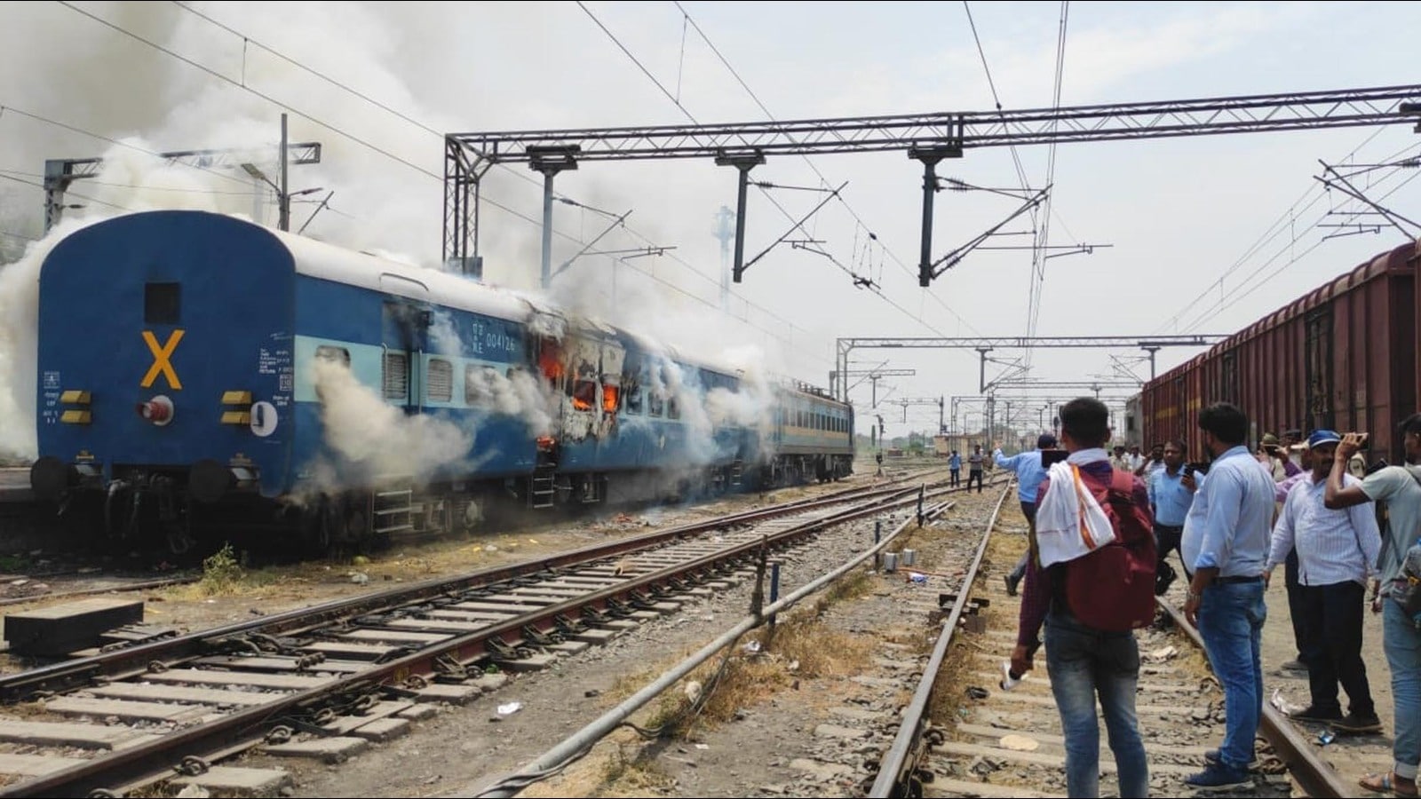 Torch train. Поезд в городе. train.
