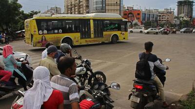 A PMPML bus jumping signal at Katraj chowk in Pune. (Ravindra Joshi/HT PHOTO) A PMPML bus jumping signal at Katraj chowk in Pune. (Ravindra Joshi/HT PHOTO)