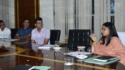 MC commissioner Shena Aggarwal addressing a meeting to discuss the single payment window in place at Ludhiana MC suvidha kendrasat the municipal corporation’s Zone D office. (Harvinder Singh/Ht) MC commissioner Shena Aggarwal addressing a meeting to discuss the single payment window in place at Ludhiana MC suvidha kendrasat the municipal corporation’s Zone D office. (Harvinder Singh/Ht)