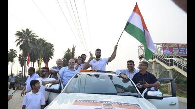 Commonwealth Games 2022 silver medallist Vikas Thakur surrounded by friends and family after his arrival in Ludhiana on Saturday. (HT Photo)