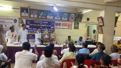 Naval, coastal officers meet fishermen to strengthen security in Navi Mumbai. (HT PHOTO) Naval, coastal officers meet fishermen to strengthen security in Navi Mumbai. (HT PHOTO)