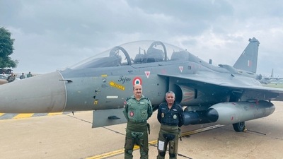 The IAF Chief also interacted with the test crew. (Twitter/@IAF_MCC)