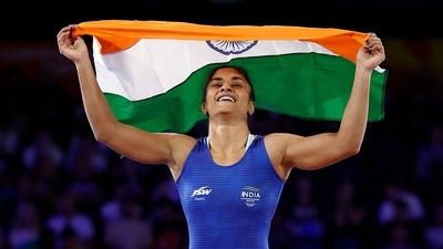 Commonwealth Games - Wrestling - Women's Freestyle 53 kg - Nordic - Coventry Arena, Coventry, Britain - August 6, 2022 India's Vinesh Phogat celebrates after winning against Sri Lanka's Chamodya Keshani Maduravalage Don (REUTERS)