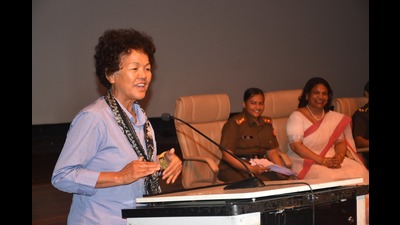 Bachendri Pal giving a motivational talk in Lucknow. (HT PHOTO)