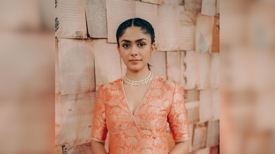 Mrunal Thakur donned a brocade kurta from the label Raw Mango, known for their handloom connection. (Instagram/@mrunalthakur) Mrunal Thakur donned a brocade kurta from the label Raw Mango, known for their handloom connection. (Instagram/@mrunalthakur)