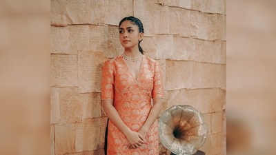 Mrunal Thakur's kurta had a modern touch and featured corset detailing around the bust with a slightly plunging neckline. (Instagram/@mrunalthakur) Mrunal Thakur's kurta had a modern touch and featured corset detailing around the bust with a slightly plunging neckline. (Instagram/@mrunalthakur)