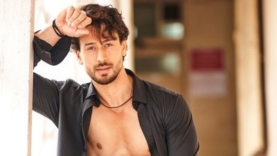 Tiger Shroff's wrist straps rip off as he deadlifts 220 kg at the gym in impressive workout video (Instagram) Tiger Shroff's wrist straps rip off as he deadlifts 220 kg at the gym in impressive workout video (Instagram)