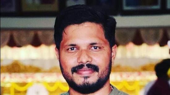 Praveen Nettaru (32), a zilla Bharatiya Yuva Morcha committee member, was hacked to death by unidentified motorbike-borne assailants on July 26 night at Bellare in Dakshina Kannada district. (HT Photo)