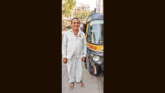 Balram Vishwakarma’s first post was about Mohan Lal Yadav, 45 , from Bhadohi in Uttar Pradesh. Yadav has been an autorickshaw driver for 22 years. He works six days a week, and makes a profit of about ₹7,150 a month.