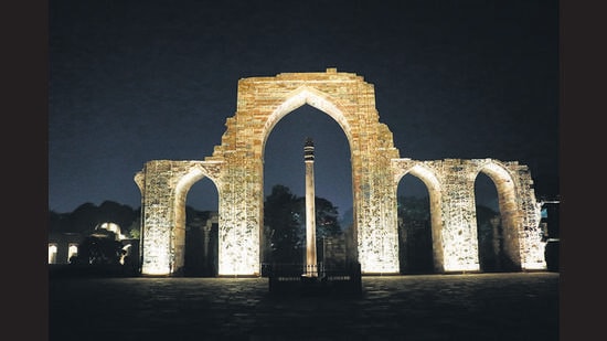 Qutub Minar at night makes for a picturesque sight. (Photo: Dhruv Sethi/HT) Qutub Minar at night makes for a picturesque sight. (Photo: Dhruv Sethi/HT)
