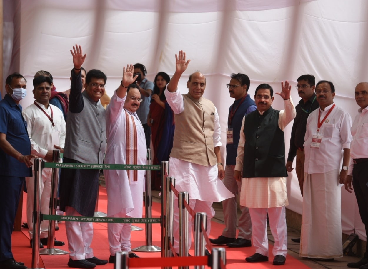 Union ministers Rajnath Singh, Piyush Goyal, BJP president JP Nadda after casting their votes. (Arvind Yadav/HT) Union ministers Rajnath Singh, Piyush Goyal, BJP president JP Nadda after casting their votes. (Arvind Yadav/HT)