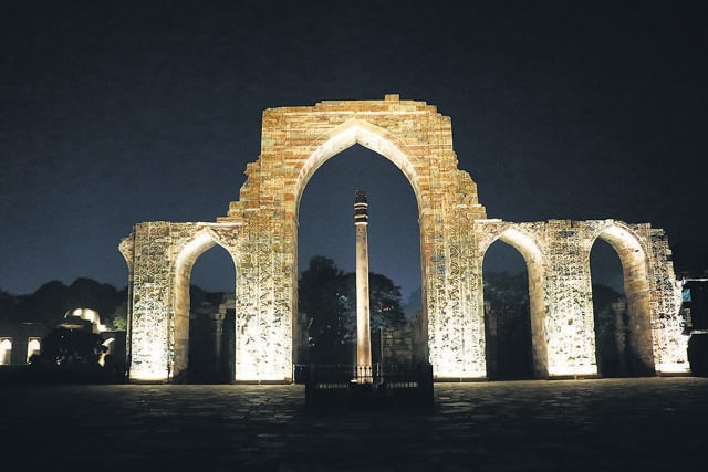 Qutub Minar at night makes for a picturesque sight. (Photo: Dhruv Sethi/HT) Qutub Minar at night makes for a picturesque sight. (Photo: Dhruv Sethi/HT)