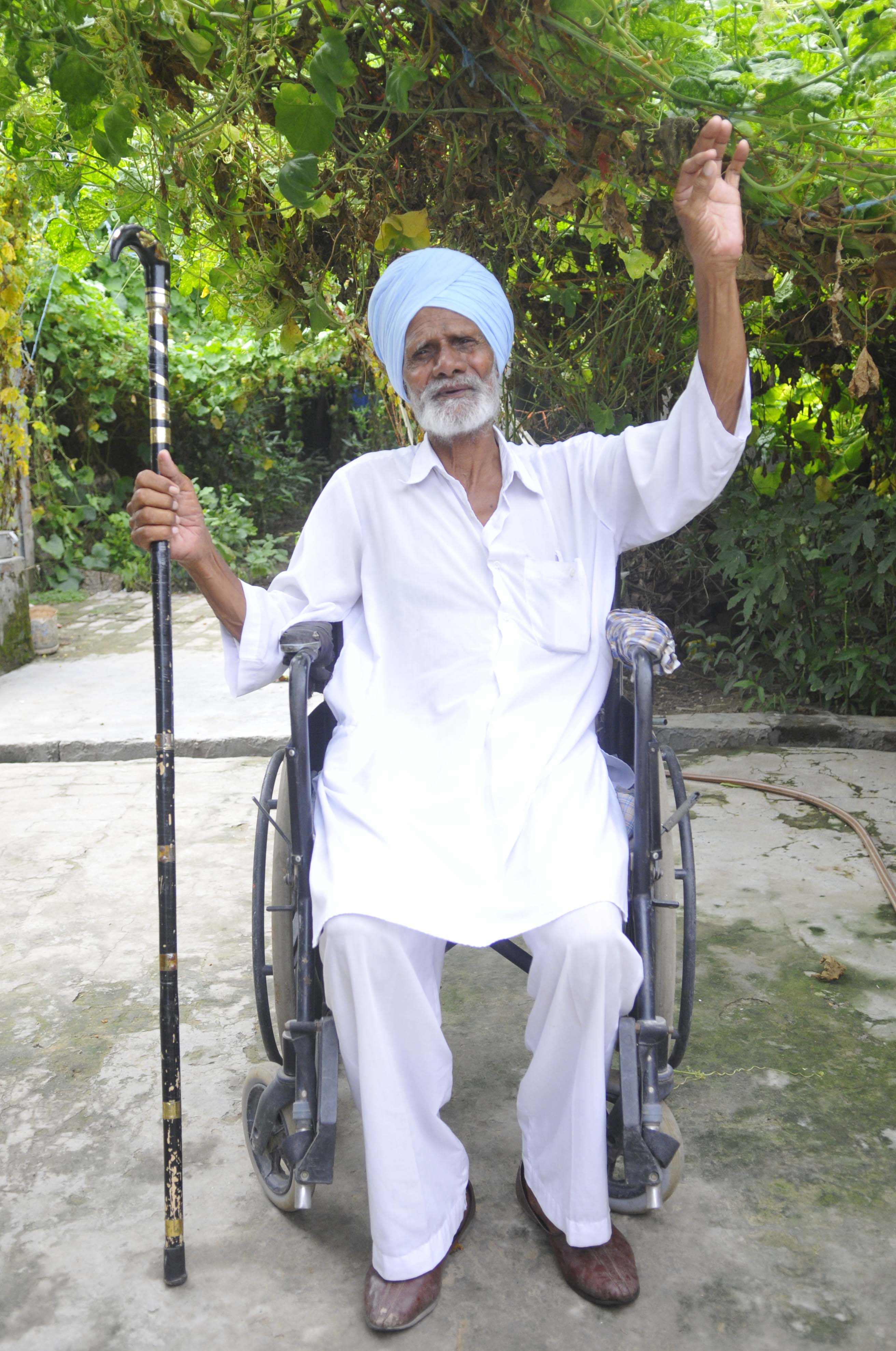 SMILING IN JOY: Old and ailing Gurmail Singh of Jassowal Sudan village in Ludhiana district raises his hands in joy at the prospect of meeting his lost sister Sakina Bibi in the Kartarpur Corridor once he gets his passport. (Keshav Singh/HT) SMILING IN JOY: Old and ailing Gurmail Singh of Jassowal Sudan village in Ludhiana district raises his hands in joy at the prospect of meeting his lost sister Sakina Bibi in the Kartarpur Corridor once he gets his passport. (Keshav Singh/HT)