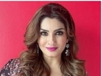 Raveena Tandon is on a spree of sharing snippets from her fashion diaries on a regular basis. The actor keeps slaying fashion goals like a diva with her sartorial sense of fashion. From ethnic ensembles to fusion attires to being the boss lady in formals, Raveena’s Instagram profile is replete with fashion cues. The actor, on Sunday, dropped a set of fresh pictures on her Instagram profile and made her fans swoon.(Instagram/@officialraveenatandon)