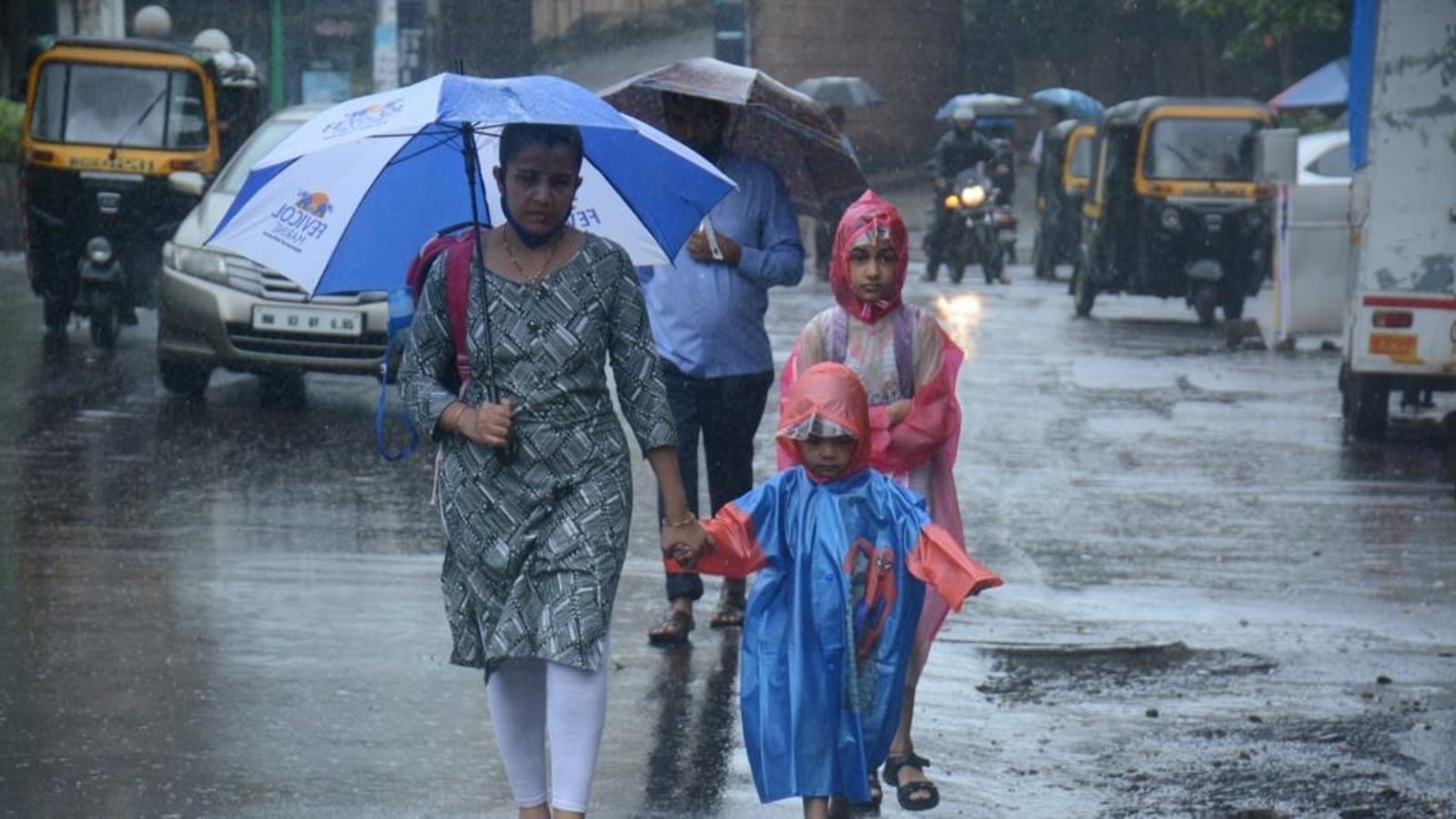 Mumbai | IMD predicts extremely heavy rain for Monday, Pune on 'red ...