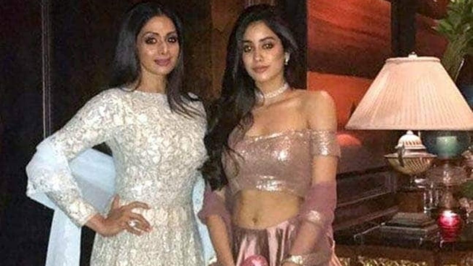 Sridevi told Janhvi Kapoor people will compare her 300 films with her first  | Bollywood - Hindustan Times