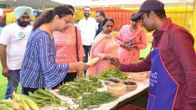 City residents at the Eat Right mela in Ludhiana. (Harvinder Singh/HT)