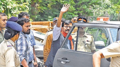 In his weekly column on Sunday in the party’s mouthpiece Saamana, Raut, who is the newspaper’s executive editor, said that while the Maharashtrians did not control the finances of Mumbai, history was witness to how they had forged the city and its fortunes over the centuries (Nitin Lawate/ANI) In his weekly column on Sunday in the party’s mouthpiece Saamana, Raut, who is the newspaper’s executive editor, said that while the Maharashtrians did not control the finances of Mumbai, history was witness to how they had forged the city and its fortunes over the centuries (Nitin Lawate/ANI)