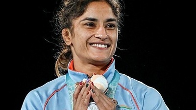 Wrestler Vinesh Phogat wins a Gold Medal in Women's Freestyle 53 Kg wrestling category at the Commonwealth Games (CWG) 2022. (Vinesh Phogat Twitter) Wrestler Vinesh Phogat wins a Gold Medal in Women's Freestyle 53 Kg wrestling category at the Commonwealth Games (CWG) 2022. (Vinesh Phogat Twitter)