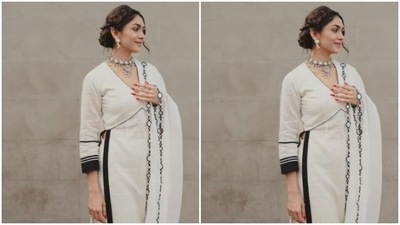 Mrunal, for the pictures, chose to go absolute ethnic in a monochrome ensemble. (Instagram/@mrunalthakur)