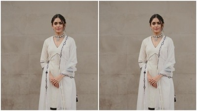 Mrunal teamed her kurta with a pair of monochrome sharara. The sharara featured multiple pleat details and gave it the shape of a long skirt. The sharara came with black borders at the ankles. (Instagram/@mrunalthakur)