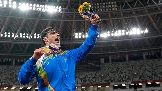 Neeraj Chopra during the medal ceremony for the men's javelin throw at the 2020 Summer Olympics, in Tokyo.(AP / PTI)
