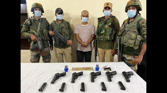 A joint team of Srinagar Police and 2 Rashtriya Rifles with arrested hybrid terrorist on Sunday. (ANI)