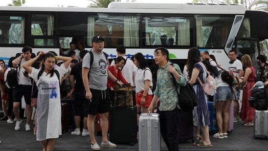 People get off a coach at an entrance of Atlantis Sanya resort in Sanya, Hainan province, in November last year. (REUTERS)(HT_PRINT)