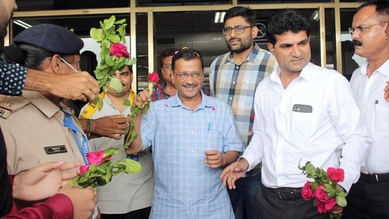 Delhi Chief Minister Arvind Kejriwal receives a warm welcome on his arrival at the Jamnagar Airport on Saturday.  (ANI)