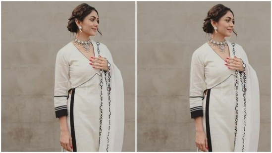 Mrunal, for the pictures, chose to go absolute ethnic in a monochrome ensemble.(Instagram/@mrunalthakur)