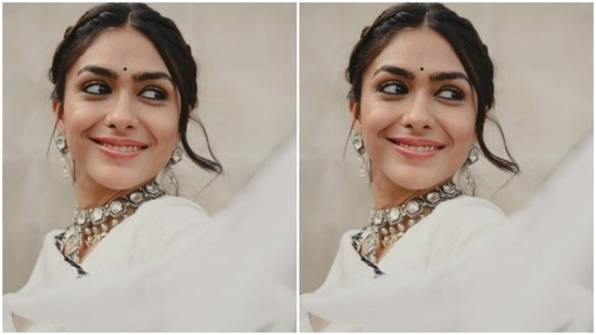 Mrunal added more ethnic vibes to her look with a white cotton dupatta featuring black cotton thread details and mirror details at the borders.(Instagram/@mrunalthakur)
