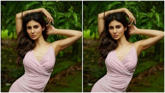 Assisted by makeup artist Albert Chettiar, Mouni decked up in nude eyeshadow, black eyeliner, mascara-laden eyeshadow, drawn eyebrows, contoured cheeks and a shade of nude lipstick.(Instagram/@imouniroy)