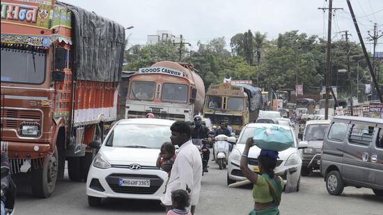 This integrated project will be constructed at Gangadham chowk, Market Yard and will help ease traffic congestion on the Katraj Kondhwa road. (HT FILE PHOTO)