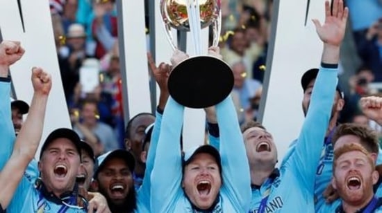 England's Eoin Morgan and teammates celebrate winning the world cup with the trophy(Reuters)