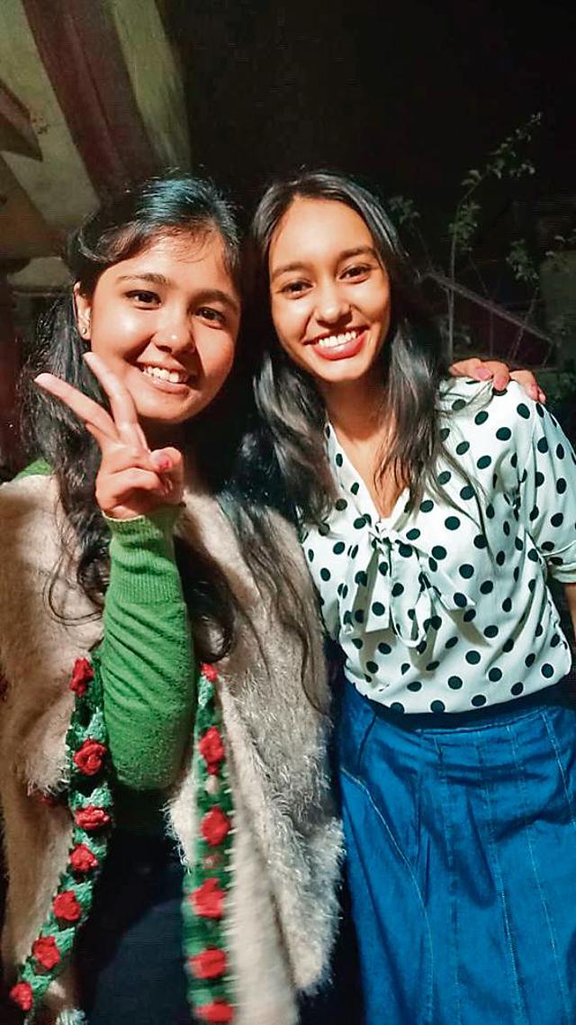 BFFs Deepshikha Upreti and Parimugdha Nanchahal find Metro rides to be the best time to catch up . BFFs Deepshikha Upreti and Parimugdha Nanchahal find Metro rides to be the best time to catch up .
