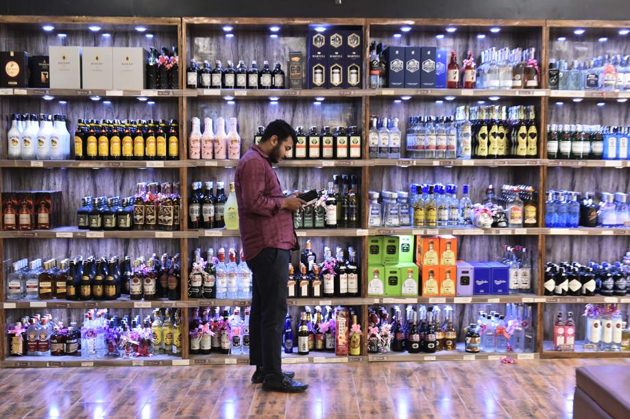 The LG office stated that the period of the wholesale and retail licences was extended twice — from 01.04.2022 to 31.05.2022 and from 01.06.2022 to 31.07.2022 — without taking the approval of the council of ministers and without taking the opinion of the LG. (HT Photo) The LG office stated that the period of the wholesale and retail licences was extended twice — from 01.04.2022 to 31.05.2022 and from 01.06.2022 to 31.07.2022 — without taking the approval of the council of ministers and without taking the opinion of the LG. (HT Photo)