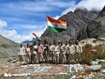 ITBP promoting 'Har Ghar Tiranga' campaign at 13000 feet in Uttarakhand.(ITBP) ITBP promoting 'Har Ghar Tiranga' campaign at 13000 feet in Uttarakhand.(ITBP)