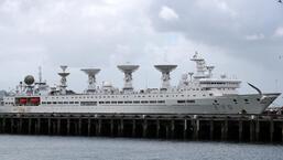 O chinês Yuan Wang 5 é visto ancorado em 2 de outubro de 2016 em Auckland, Nova Zelândia.  O navio é descrito como uma embarcação naval usada para rastrear e apoiar satélites.  (Getty Images)