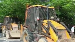 Noida: Bulldozers were seen in Grand Omaxe in Noida's Sector 93 on Monday morning,&nbsp;