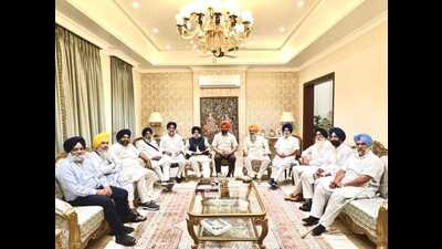 SAD leaders’ Amritsar huddle seeks Jhunda panel report implementation SAD leaders’ Amritsar huddle seeks Jhunda panel report implementation