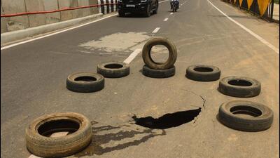 Gurugram, India - Aug. 8, 2022: A road has caved in by the main road near Rajiv Chowk towards Subhash Chowk, in Gurugram, India, on Monday, August 8, 2022. (Photo by Vipin Kumar/ Hindustan Times) (Story by Leena Dhankar ) (Hindustan Times) Gurugram, India - Aug. 8, 2022: A road has caved in by the main road near Rajiv Chowk towards Subhash Chowk, in Gurugram, India, on Monday, August 8, 2022. (Photo by Vipin Kumar/ Hindustan Times) (Story by Leena Dhankar ) (Hindustan Times)