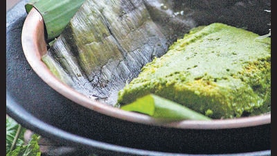 Patrani Machhi (fish parcels) are extremely popular Parsi dish.