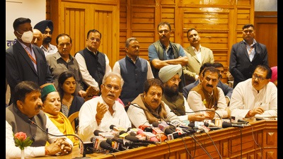 Congress’ election observer for Himachal Bhupesh Baghel and other key Congress leaders during a press conference in Shimla on Monday. (Deepak Sansta / Hindustan Times) Congress’ election observer for Himachal Bhupesh Baghel and other key Congress leaders during a press conference in Shimla on Monday. (Deepak Sansta / Hindustan Times)